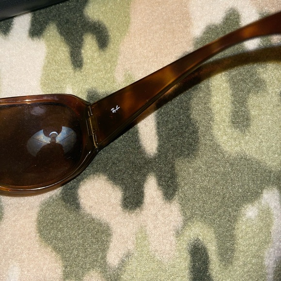 Ladies RayBan sunglasses - Picture 4 of 4